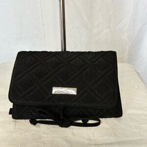 NWOT VERA BRADLEY Classic Black Quilted All Wrapped Up Jewelry Roll.